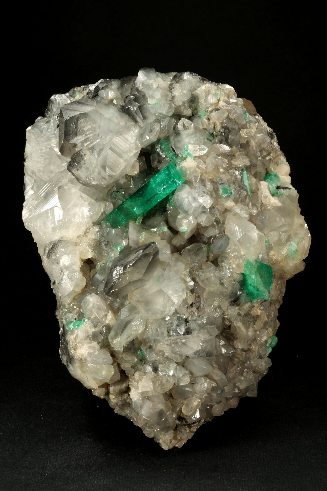 Beryl (variety emerald), Calcite
110x85x85mm, xl=30mm
(Autor: Fiebre Verde)