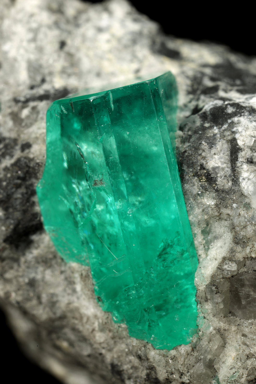 Beryl (variety emerald), Calcite
44x41x23mm, xl=15x9x7mm
(Autor: Fiebre Verde)