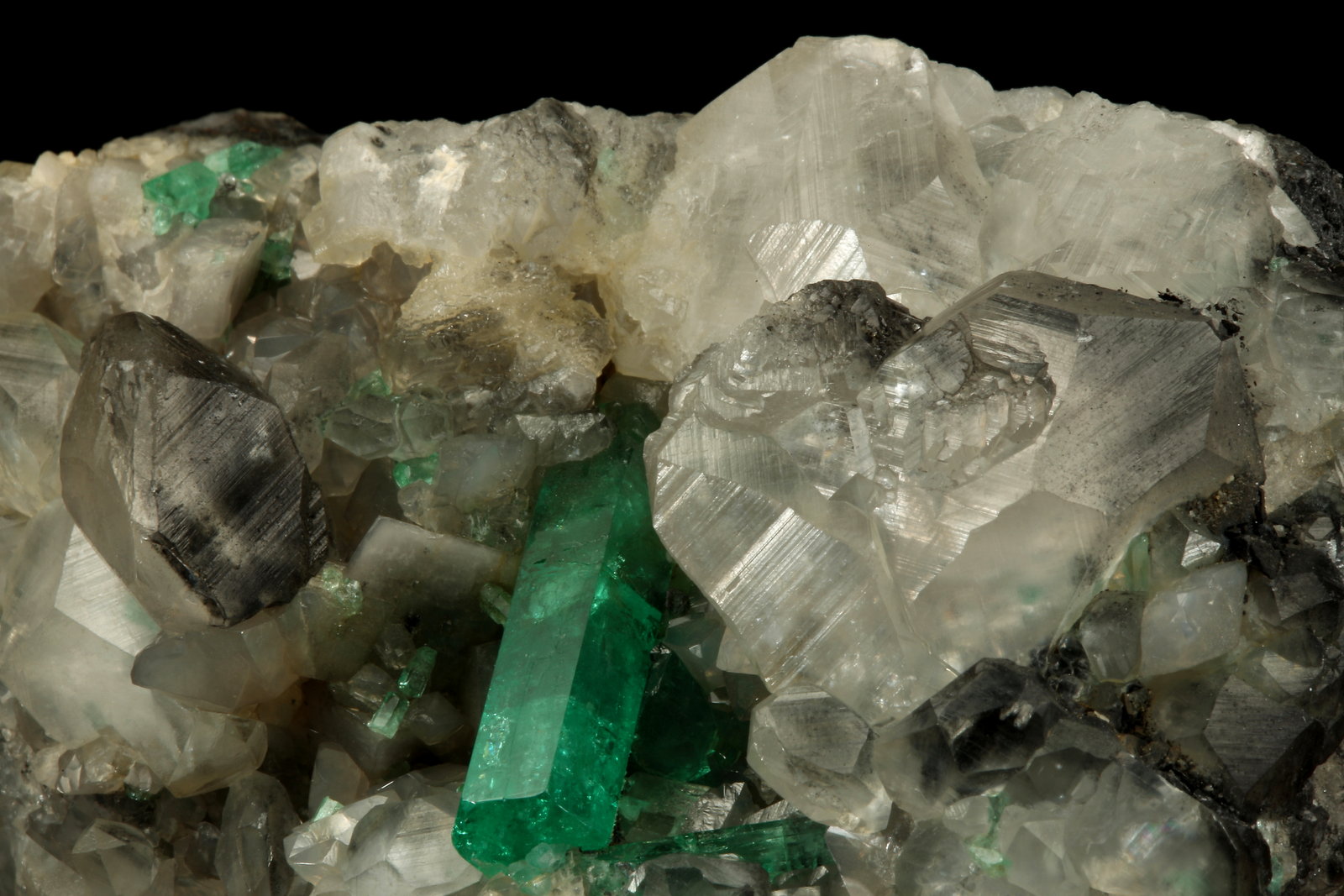 Beryl (variety emerald), Calcite
110x85x85mm, xl=30mm
(Autor: Fiebre Verde)