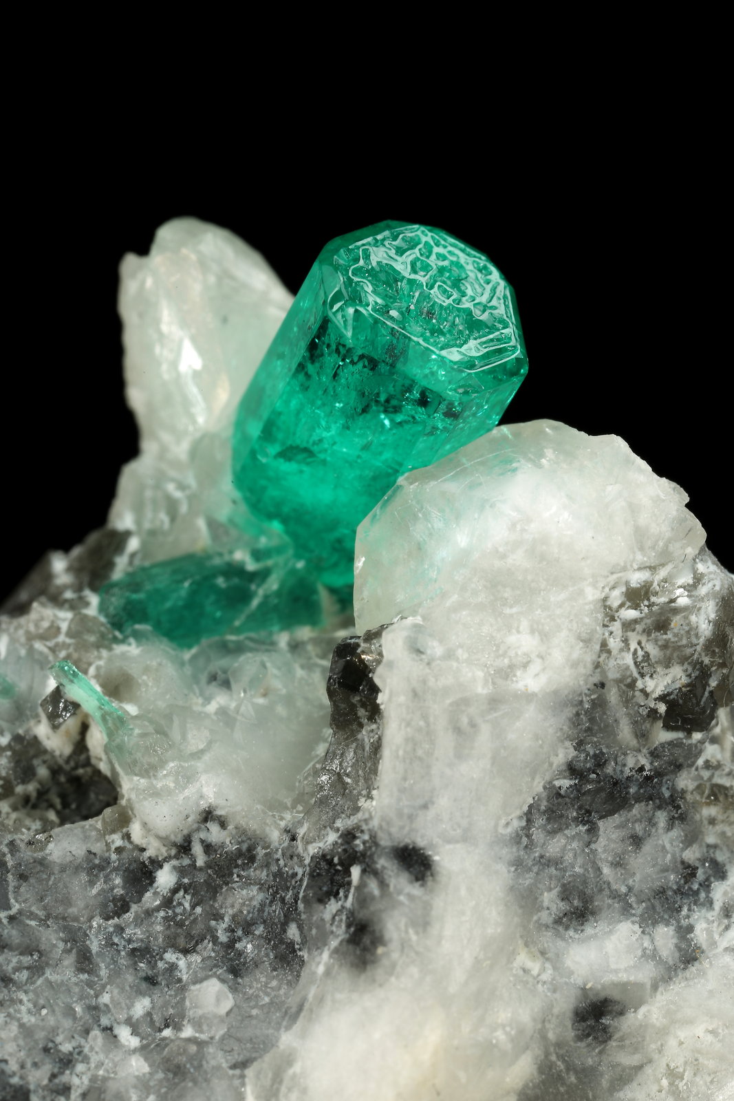 Beryl (variety emerald), Calcite
37x41x24mm, xl=9mm
(Autor: Fiebre Verde)