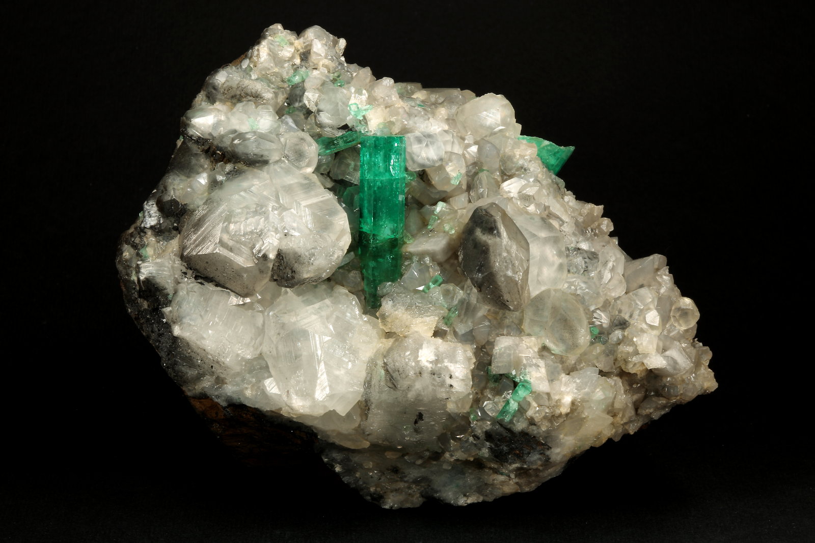 Beryl (variety emerald), Calcite
110x85x85mm, xl=30mm
(Autor: Fiebre Verde)