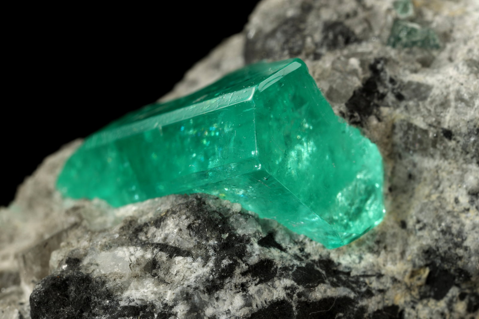 Beryl (variety emerald), Calcite
44x41x23mm, xl=15x9x7mm
(Autor: Fiebre Verde)