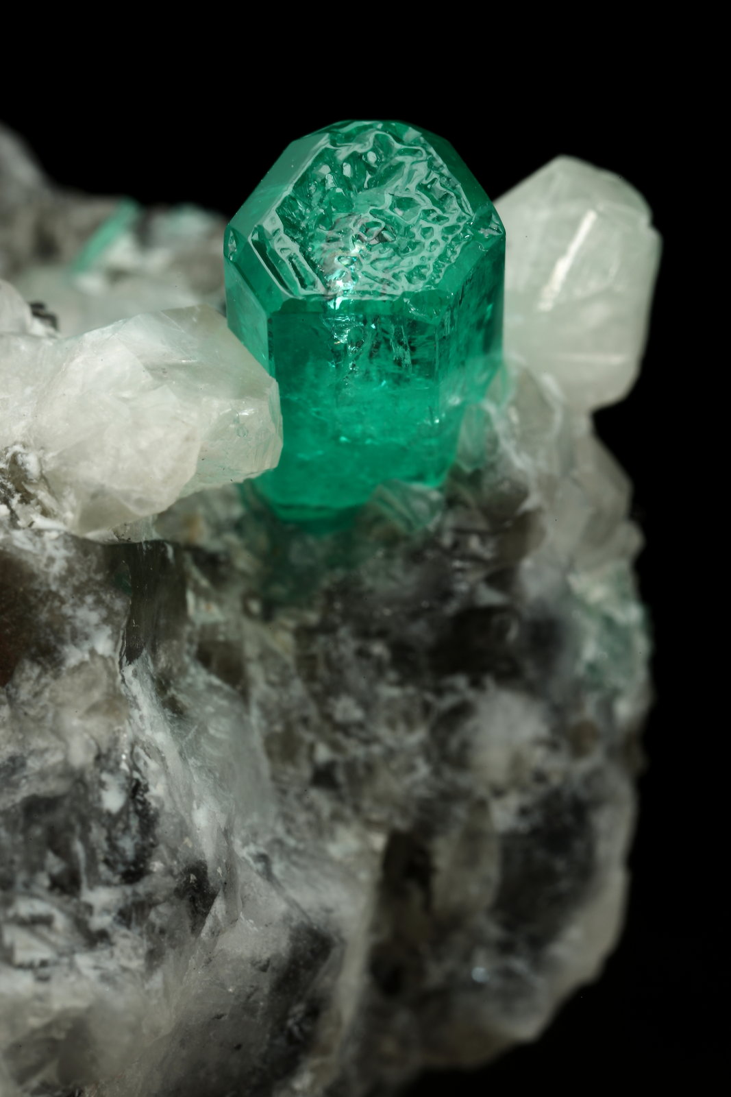 Beryl (variety emerald), Calcite
37x41x24mm, xl=9mm
(Autor: Fiebre Verde)