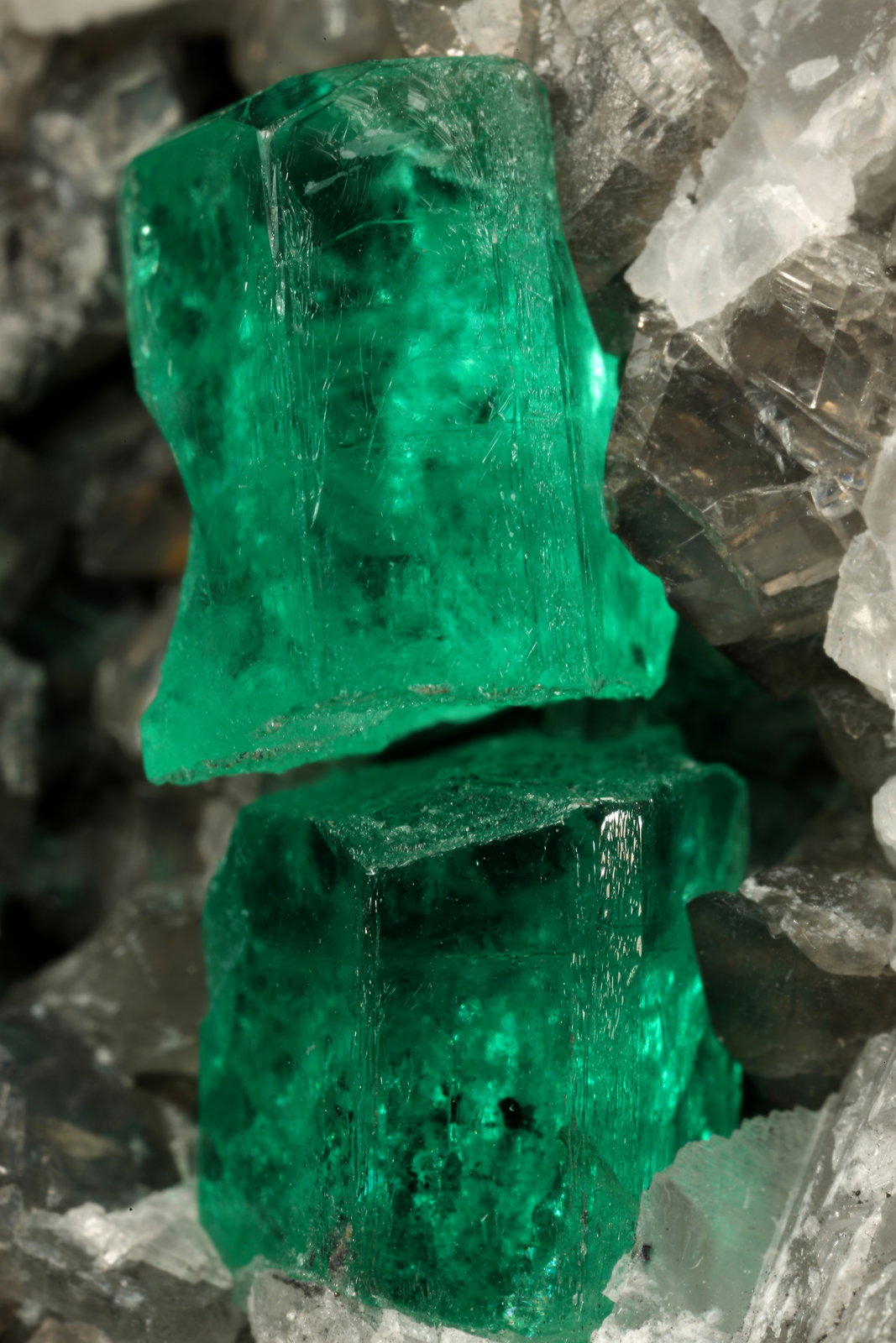 Beryl (variety emerald), Calcite
60x55x80mm, xl=6+8mm
(Autor: Fiebre Verde)