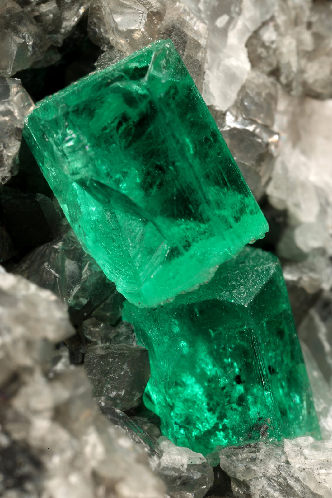 Beryl (variety emerald), Calcite
60x55x80mm, xl=6+8mm
(Autor: Fiebre Verde)