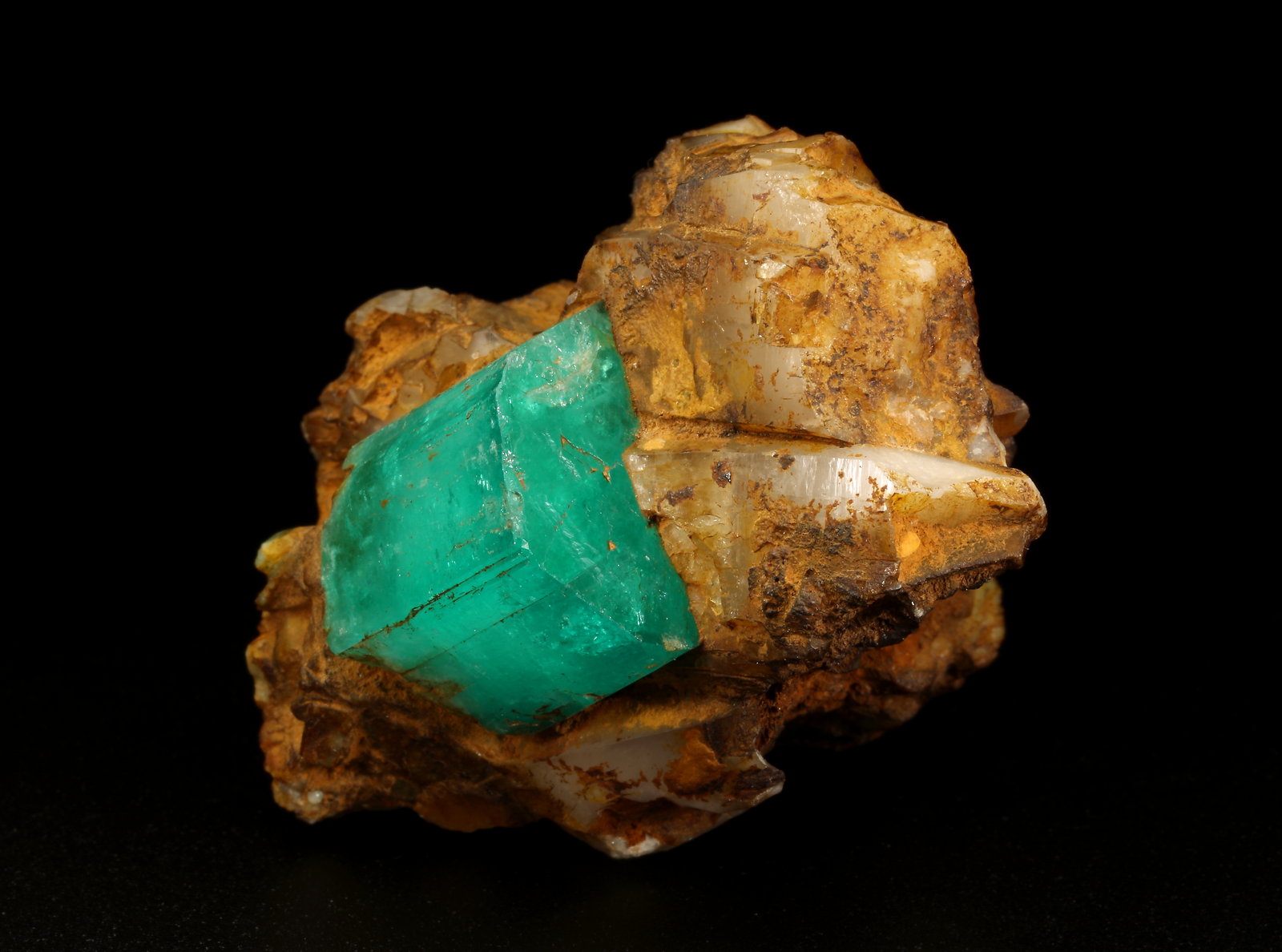 Beryl (variety emerald), Quartz
37x48x41mm, xl=17x20mm
(Autor: Fiebre Verde)