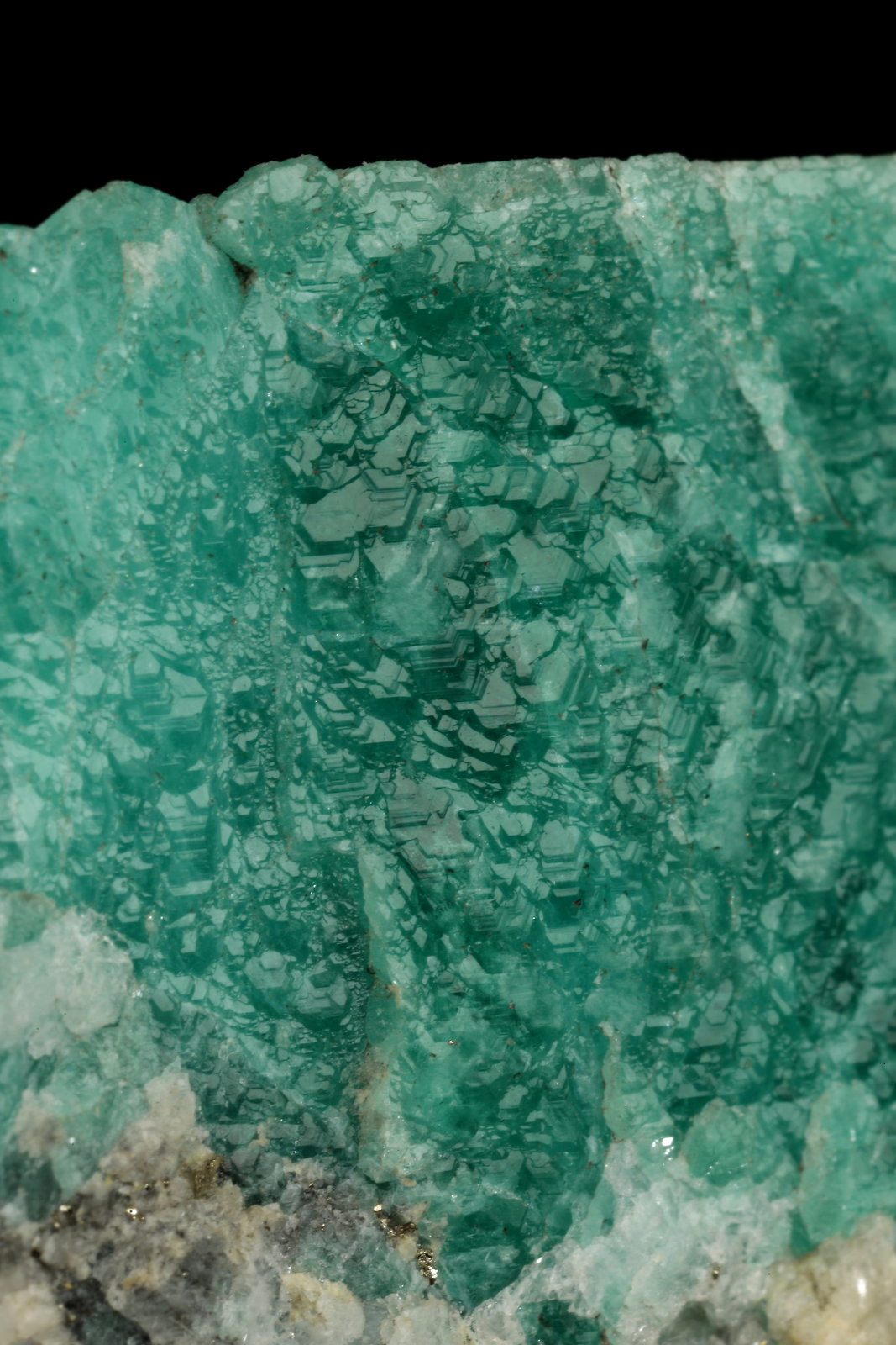 Beryl (variety emerald), Calcite, Pyrite
55x36x35mm, xl=24x20mm
(Autor: Fiebre Verde)