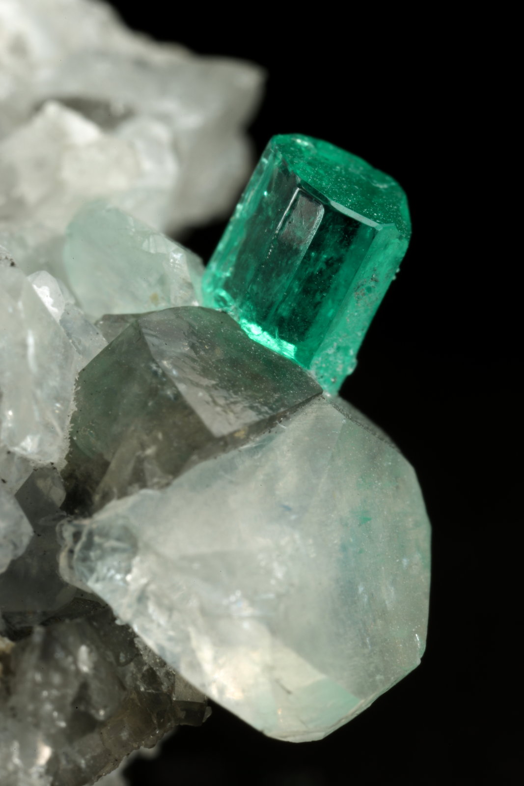 Beryl (variety emerald), Calcite, Dolomite
32x28x22mm, xl=11mm
(Autor: Fiebre Verde)