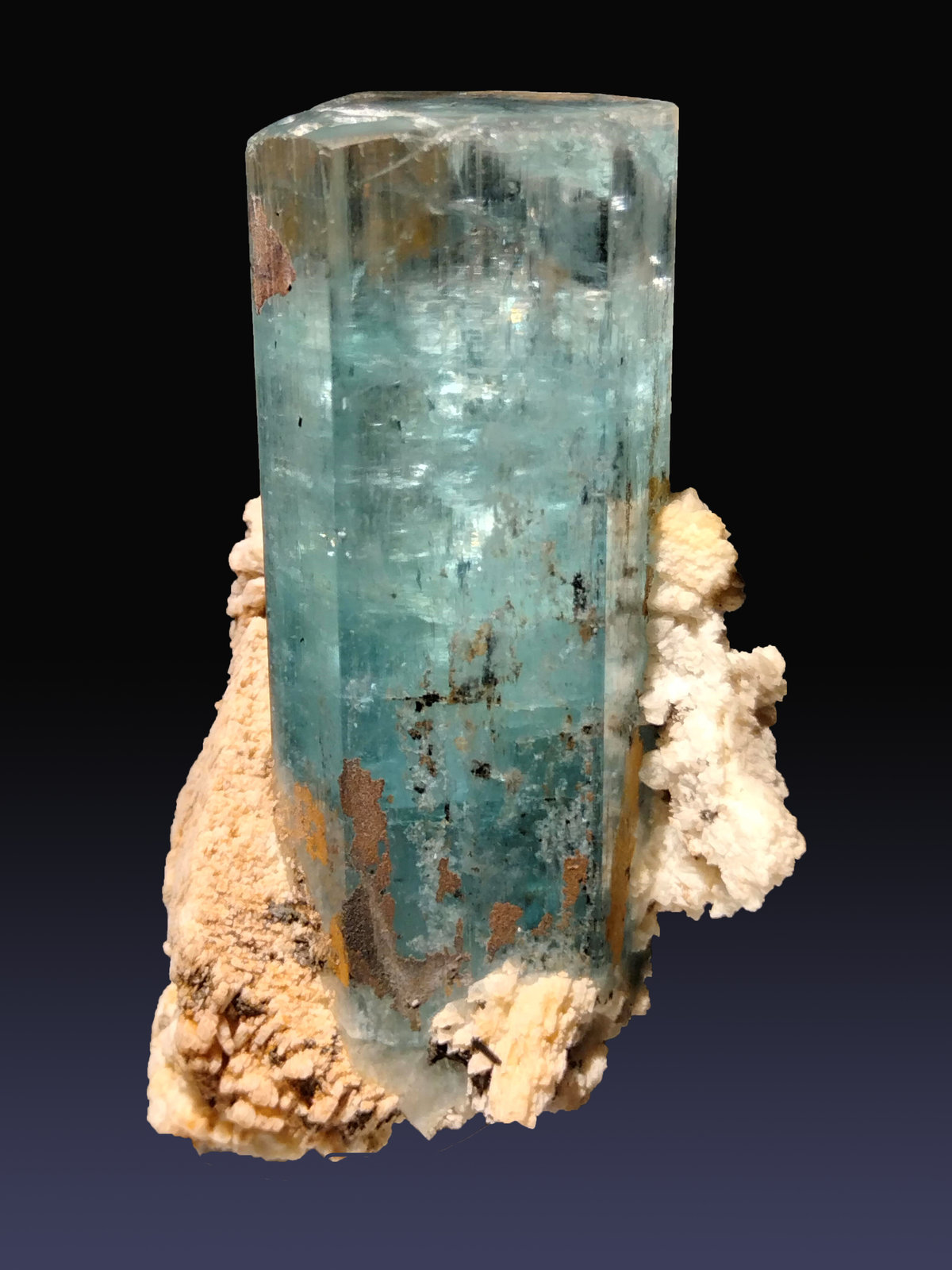 Beryl (variety aquamarine) with Schorl and Orthoclase
27 mm x 44 mm x 22 mm
(Autor: Firmo Espinar)