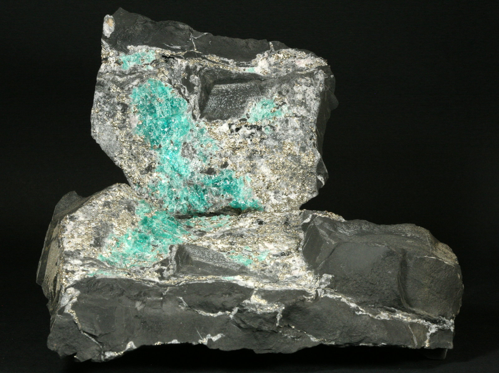 Beryl (variety emerald) with Pyrite
18x10x8cm
(Autor: Fiebre Verde)