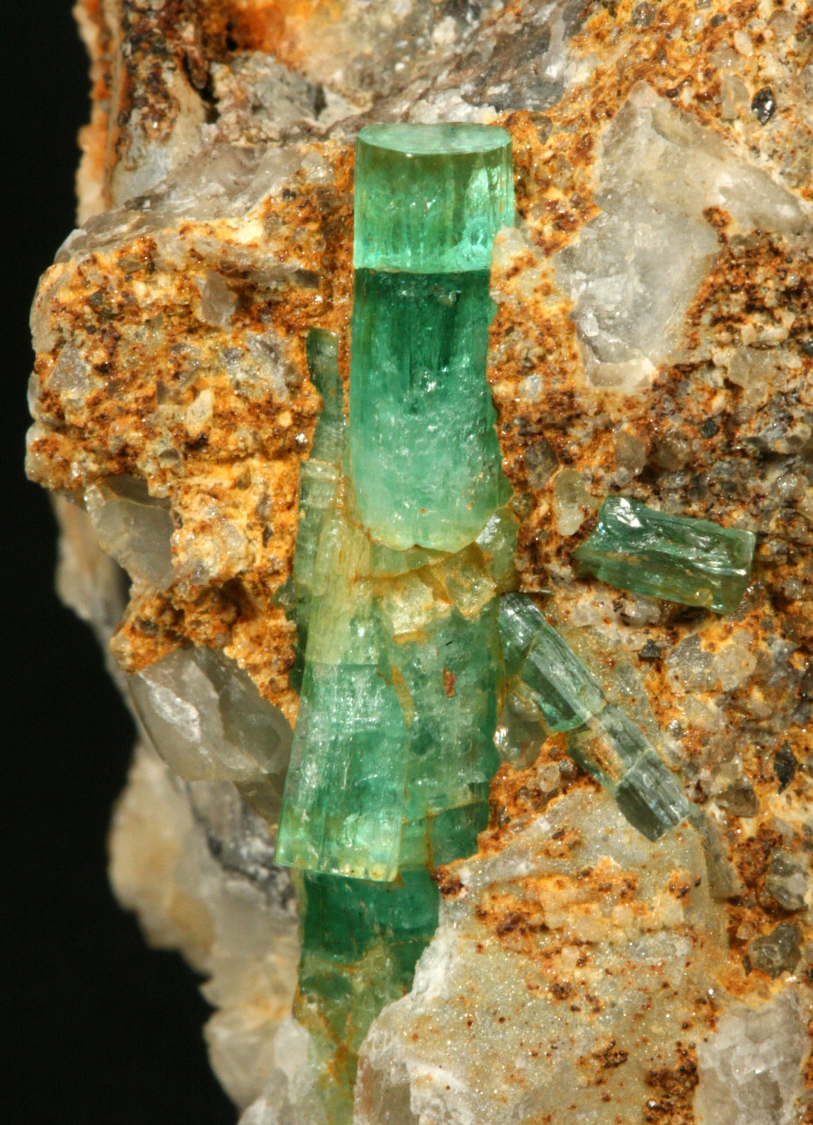 Beryl (variety emerald) with Calcite
Detail
(Autor: Fiebre Verde)