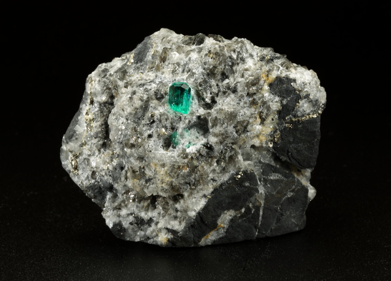 Beryl (variety emerald), Calcite, Pyrite
45x36x29mm, xl=4mm
(Autor: Fiebre Verde)