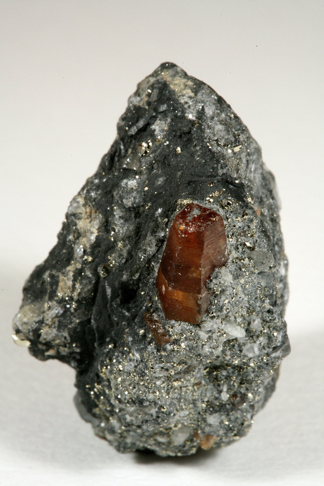 Parisite, Calcite, Pyrite
26x40x28mm, xl=11mm
(Autor: Fiebre Verde)