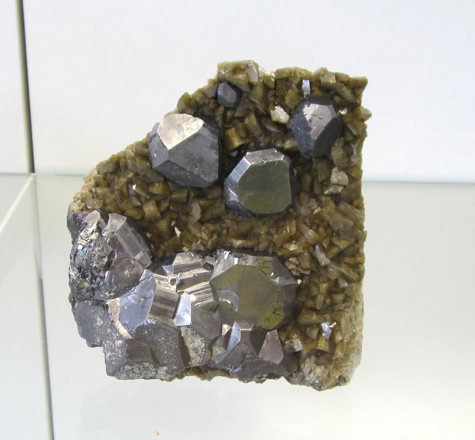 Galena on siderite
Specimen height 15 cm
(Autor: Tobi)