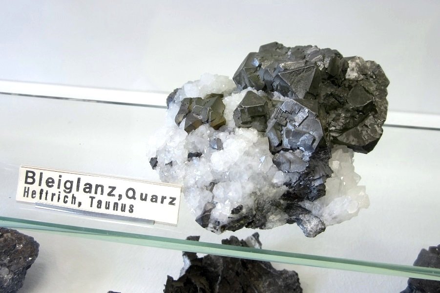 Galena
Size approx. 12-15 cm
(Autor: Tobi)