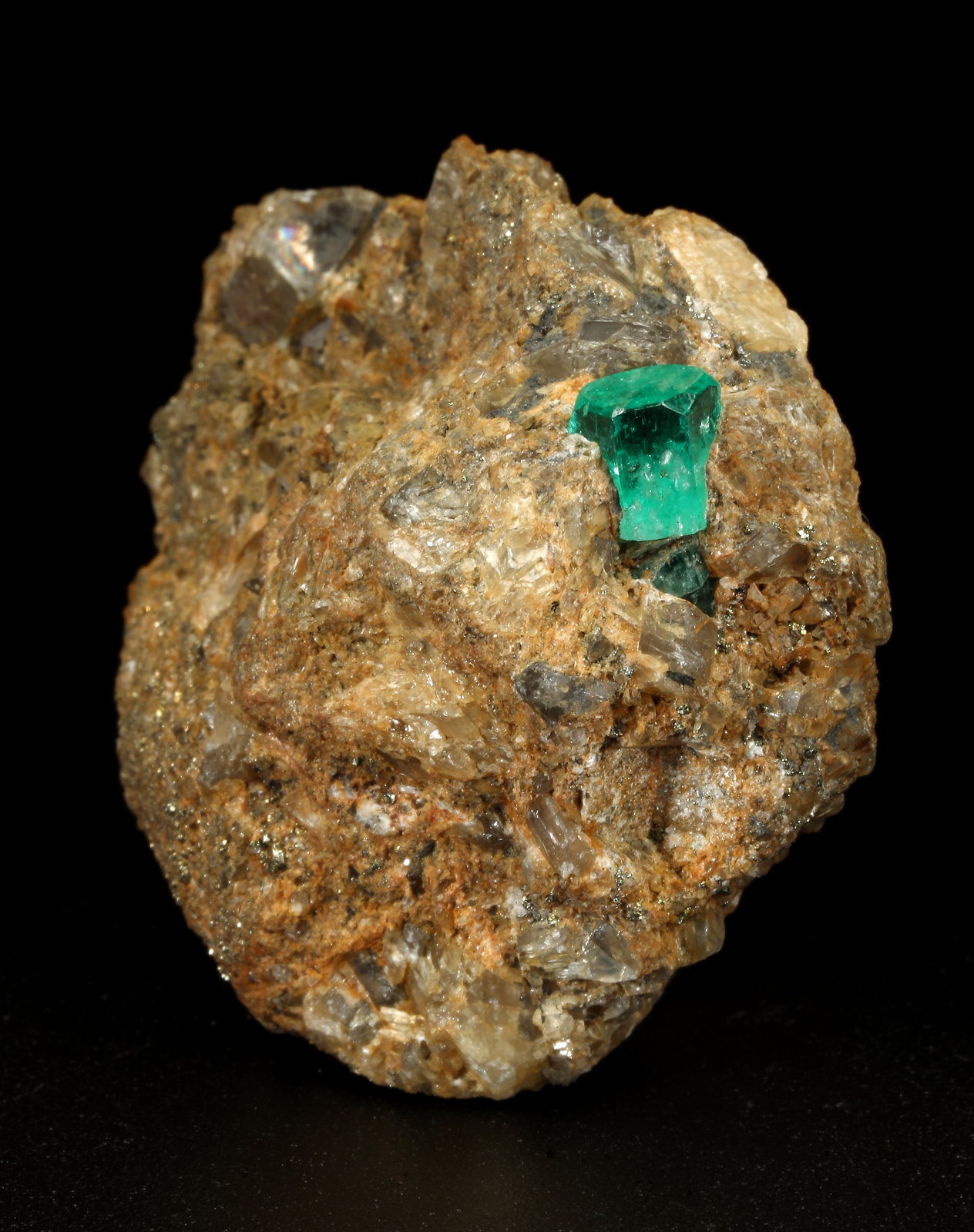 Beryl (variety emerald), Calcite, Dolomite, Pyrite
33x37x40mm, xl=8mm
(Autor: Fiebre Verde)