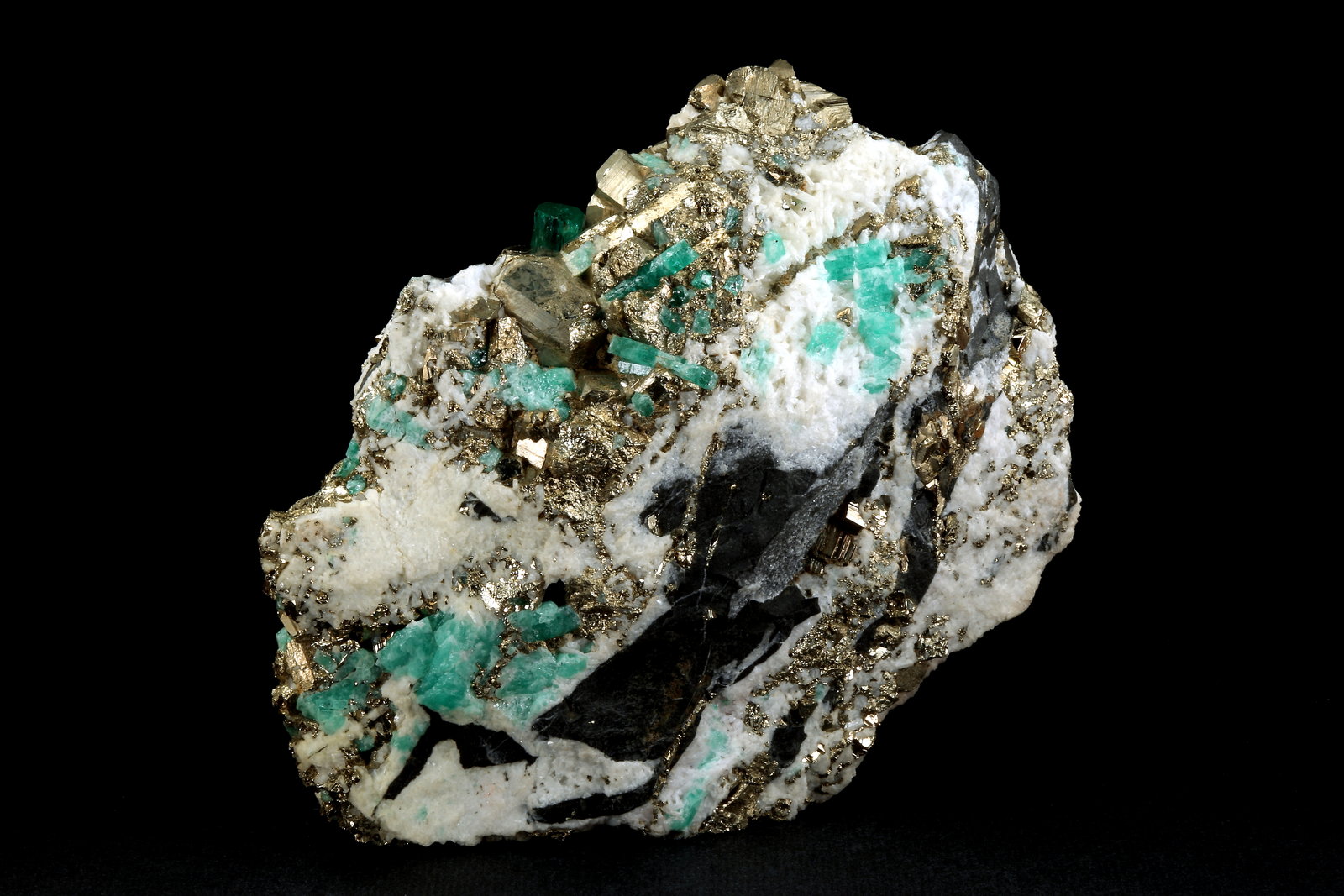 Beryl (variety emerald), Calcite, Pyrite
102x36x87mm, xl=13mm
(Autor: Fiebre Verde)