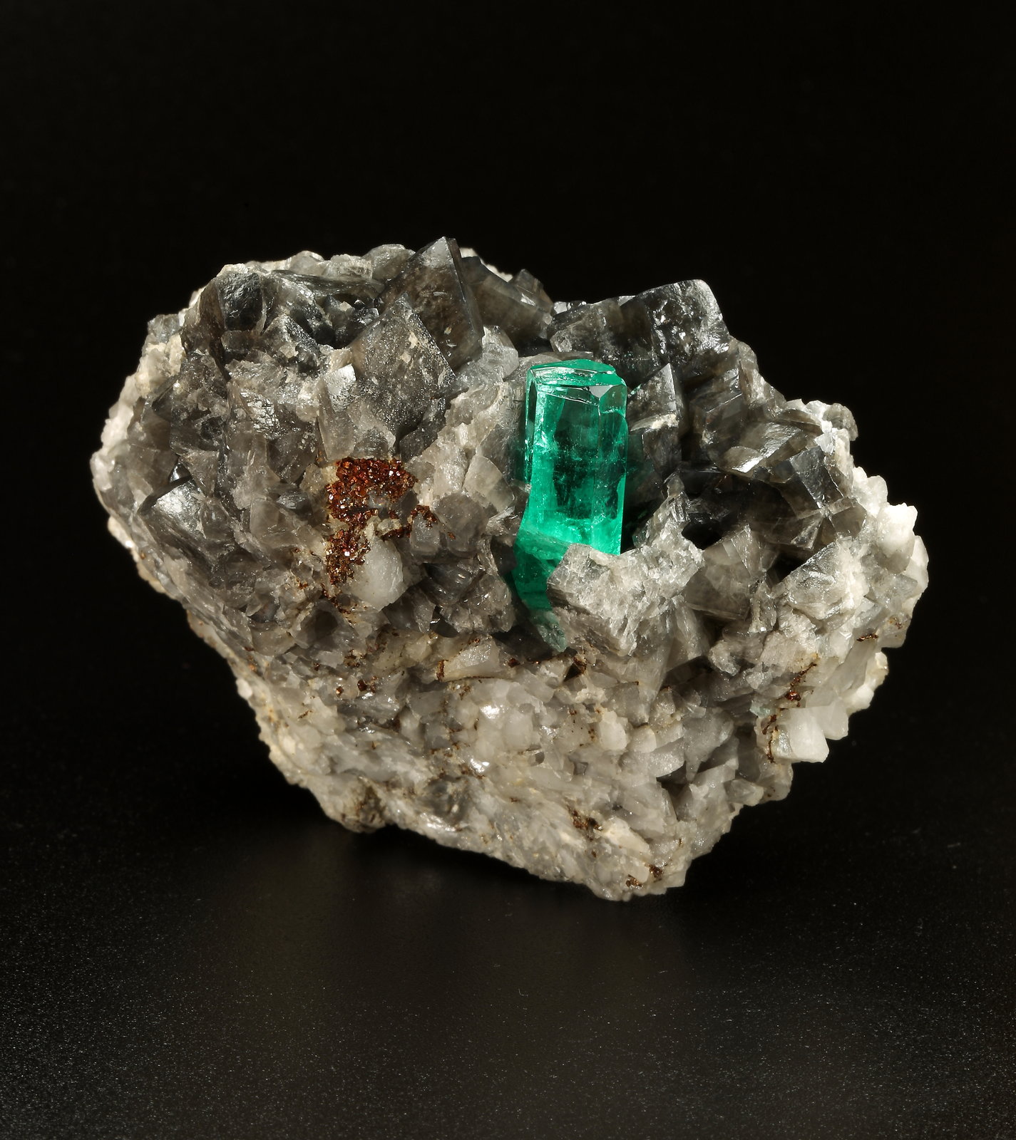 Beryl (variety emerald), Calcite, Pyrite
67x47x55mm, xl=19mm
(Autor: Fiebre Verde)