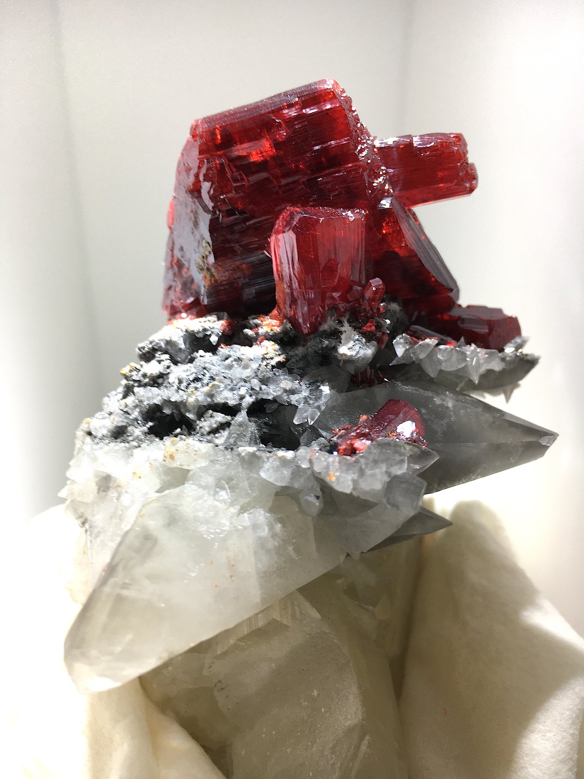 Realgar on Calcite
4 cm crystal
(Autor: Jean Suffert)