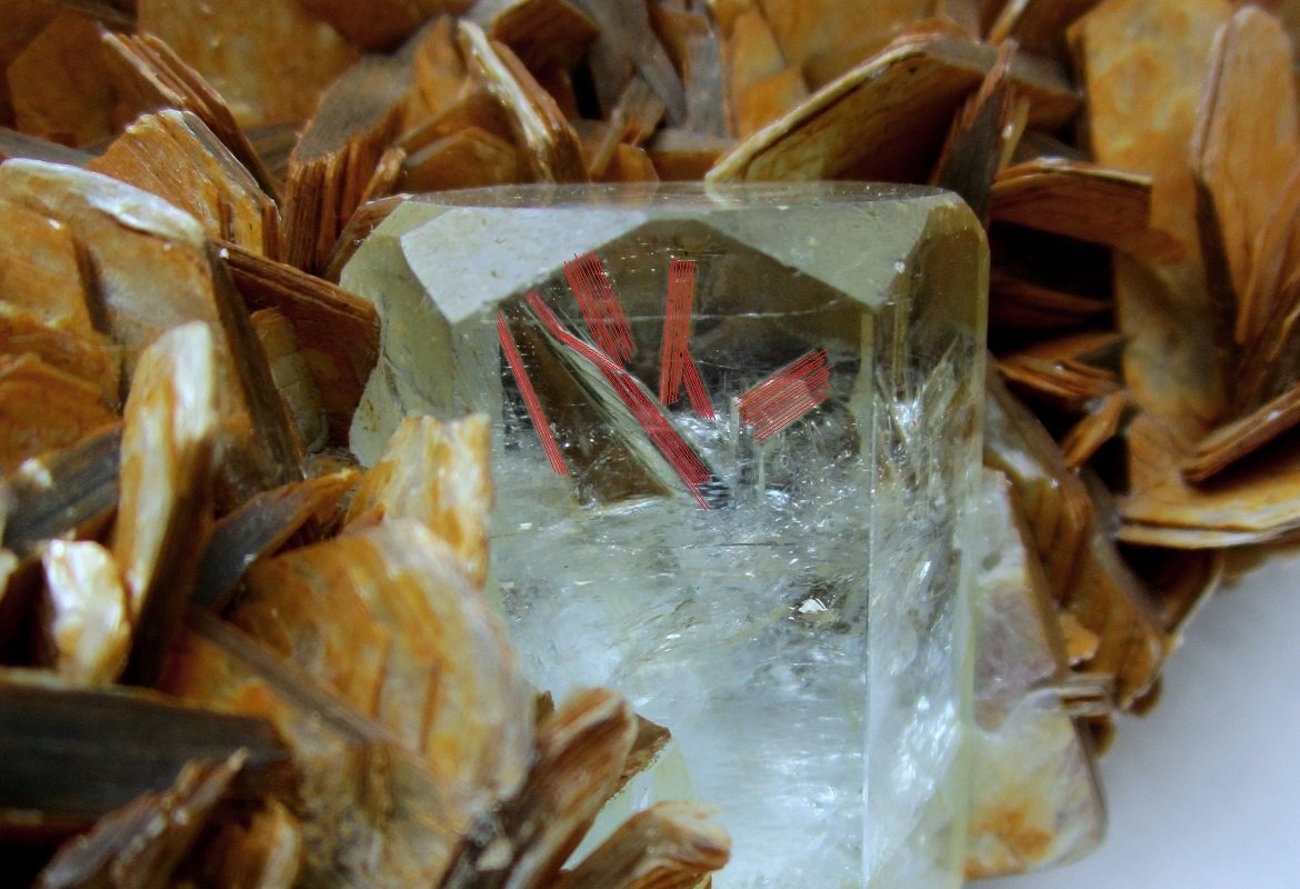 Aquamarine, Muscovite
FOV 5 cm
(Autor: Tobi)