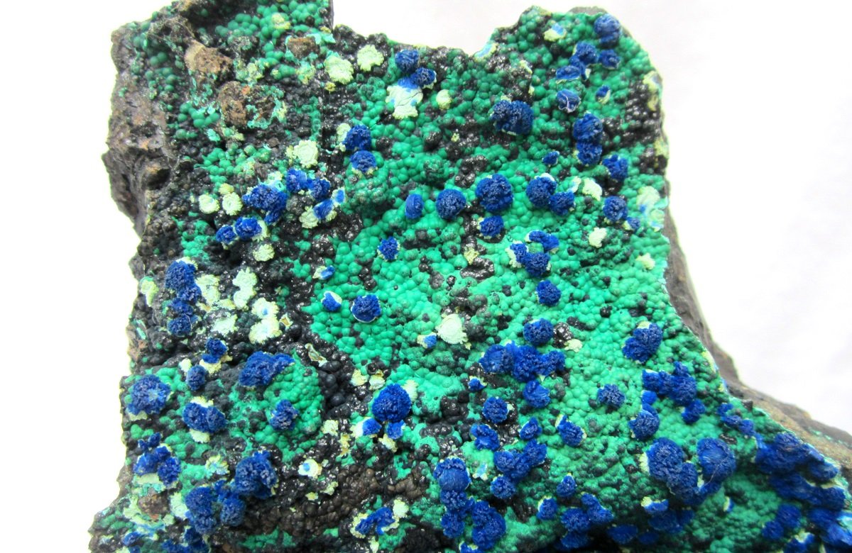 Azurite, Malachite, Chrysocolla
FOV 10 cm
(Autor: Tobi)