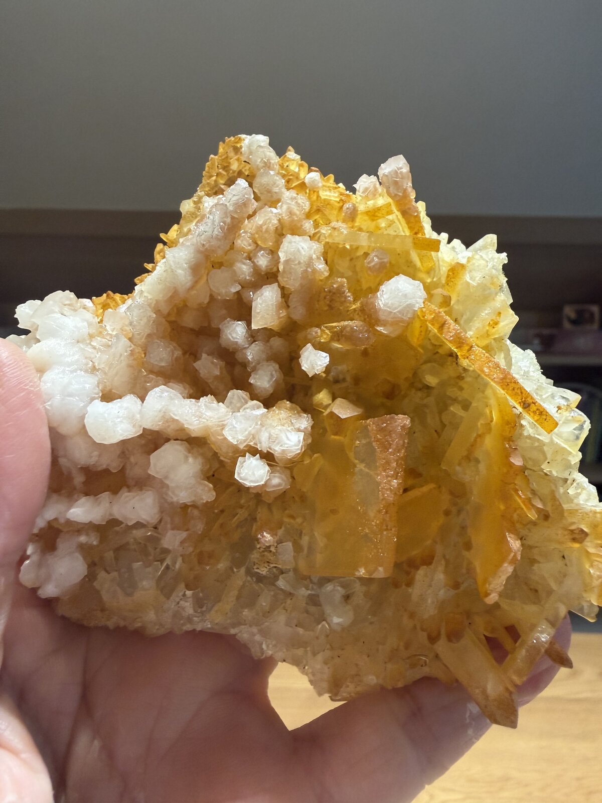 Barite
6.5x5x3.9cm
(Autor: QT.JojoGuo)