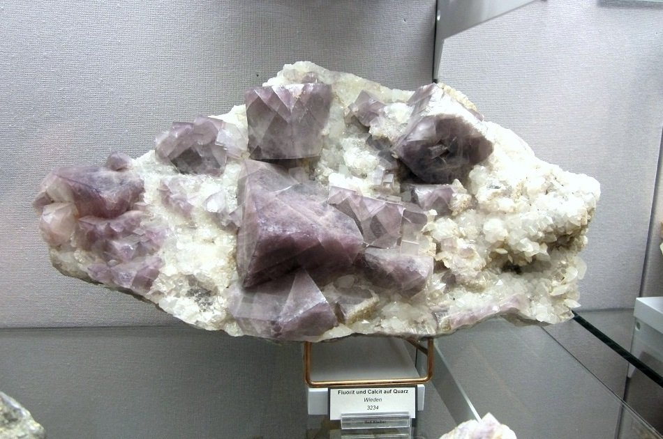 Fluorite
Size approx. 30 cm
(Autor: Tobi)