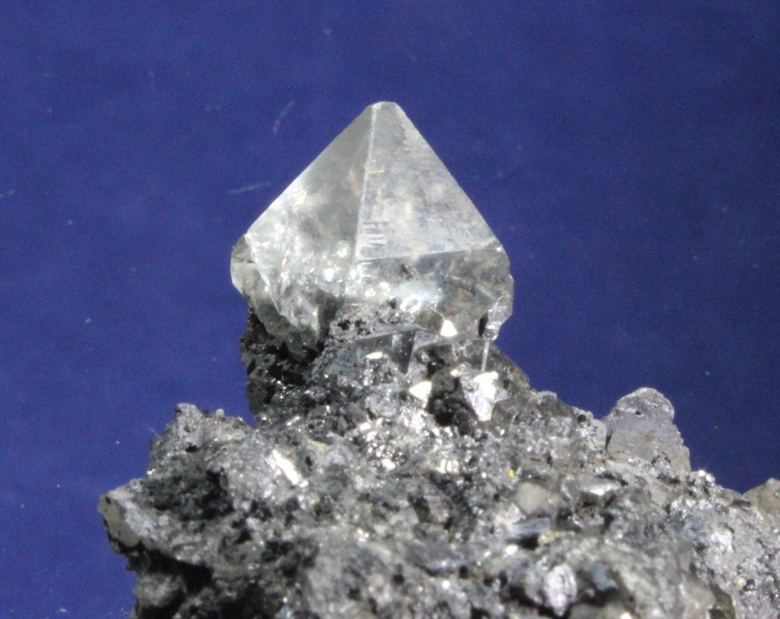 Anglesite
3.8 x 3.2 cm
(Autor: Don Lum)
