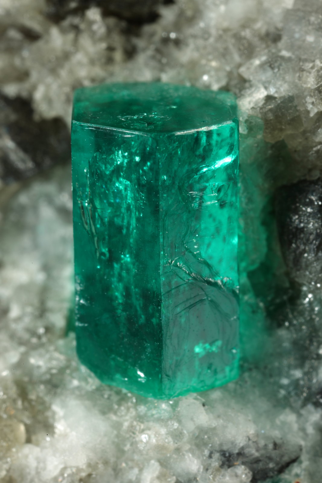 Beryl (variety emerald), Calcite, Dolomite
38x58x47mm, xl=9mm
(Autor: Fiebre Verde)