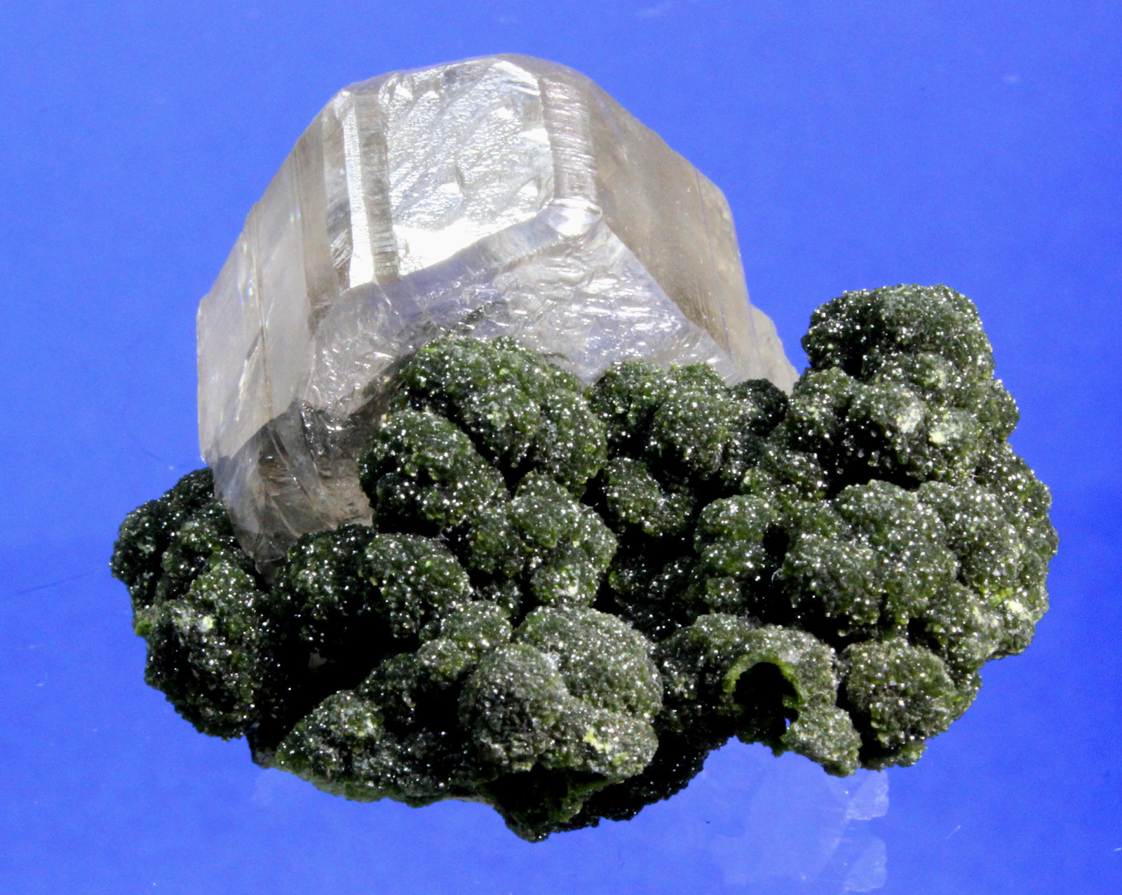 Cerussite, Mottramite
4.5 x 3.5 x 3.5 cm
(Autor: Don Lum)