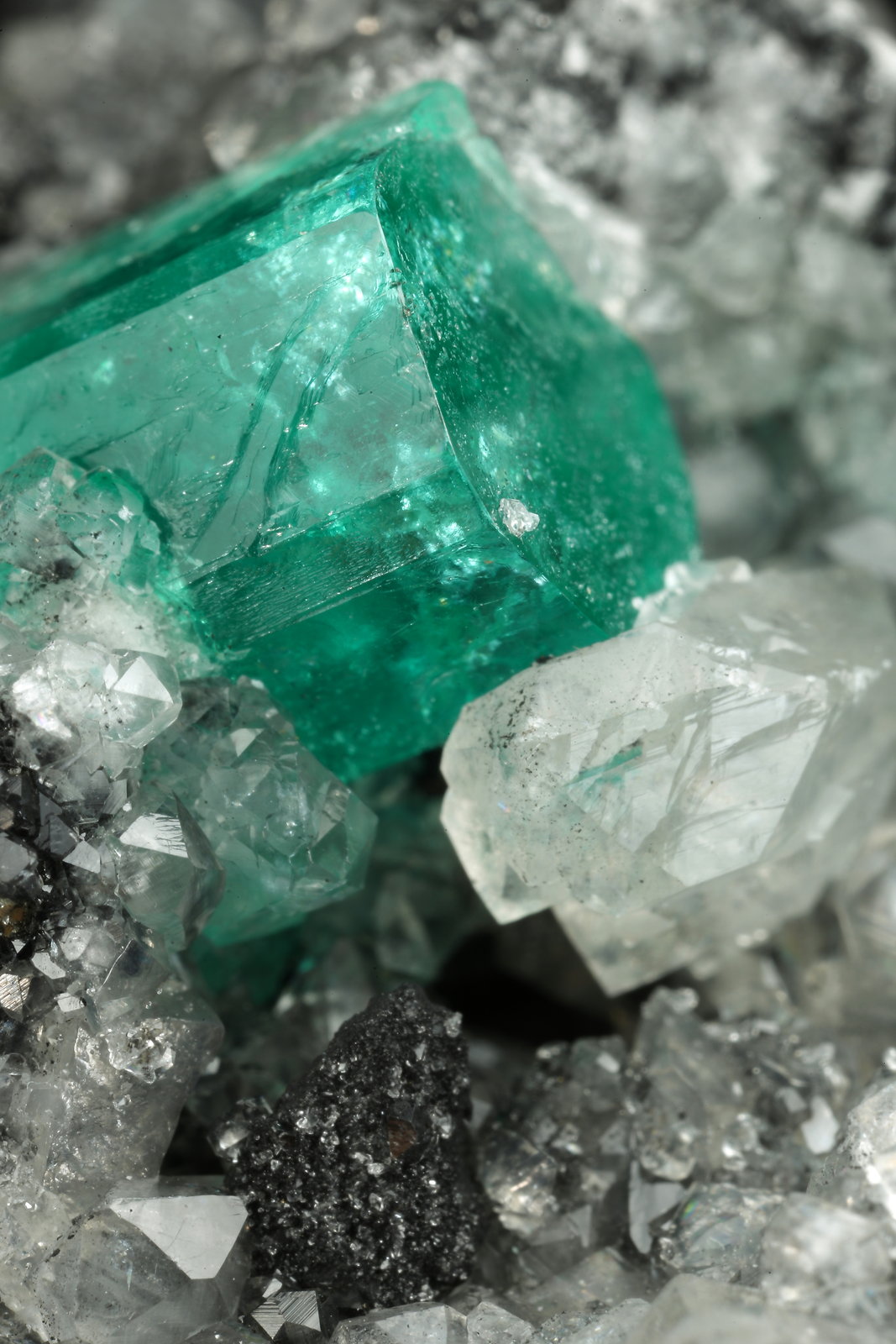 Beryl (variety emerald), Calcite, Pyrite
77x86x68mm, xl=19mm
(Autor: Fiebre Verde)