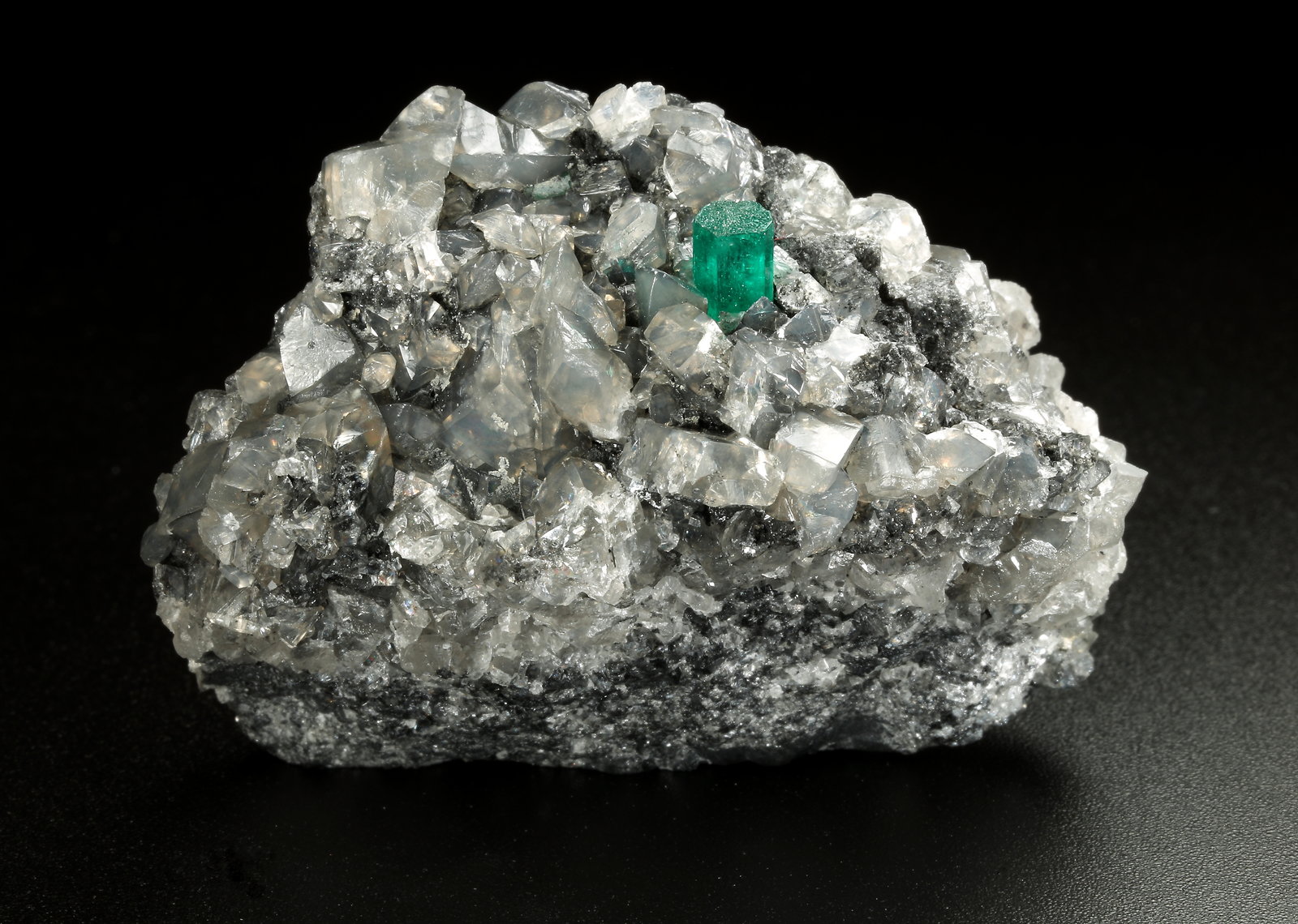 Beryl (variety emerald), Calcite, Dolomite
53x38x34mm, xl=5x4mm
(Autor: Fiebre Verde)