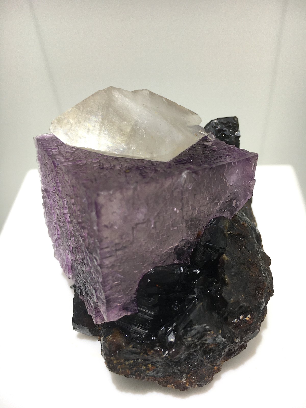 Calcite on Fluorite on Sphalerite
4.5 x 4.5 cm for the fluorite cube
(Autor: Jean Suffert)