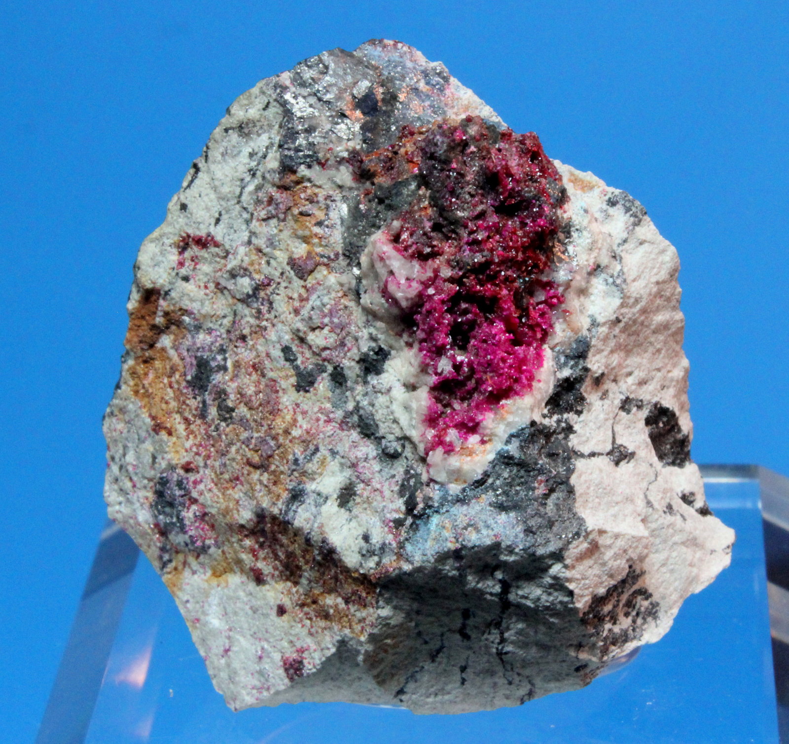 Spherocobaltite
4 x 3.7 x 2.4 cm
(Autor: Don Lum)