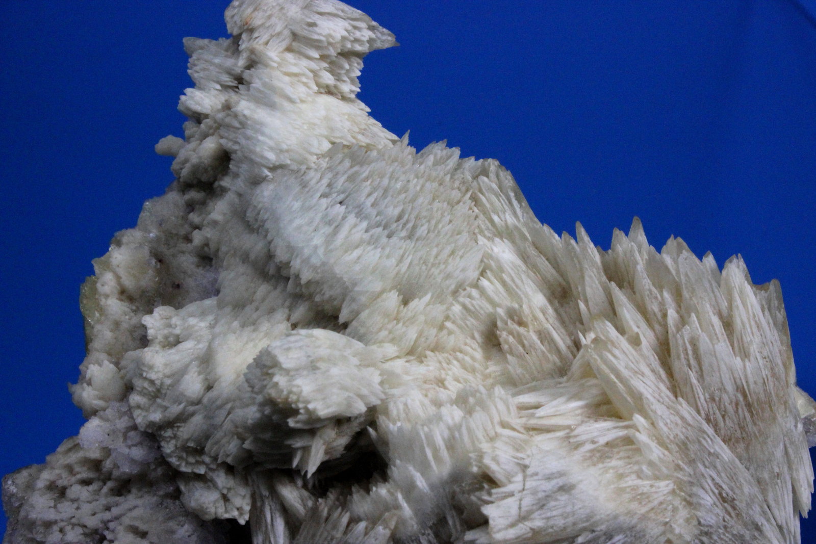 Strontianite, Calcite, Fluorite
10.5 x 10 cm
(Autor: Don Lum)