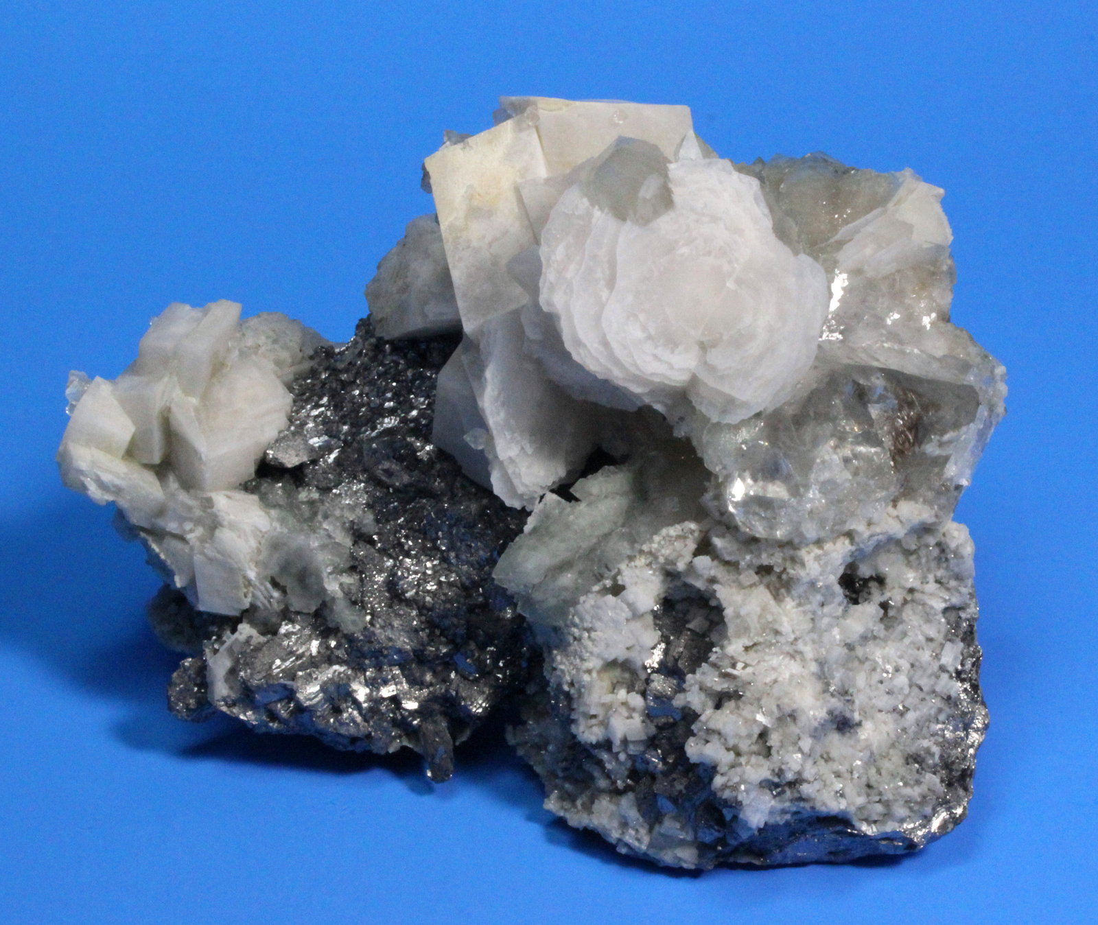 Quartz, Löllingite, Calcite
11.5 x 7.3 x 7.8 cm
(Autor: Don Lum)