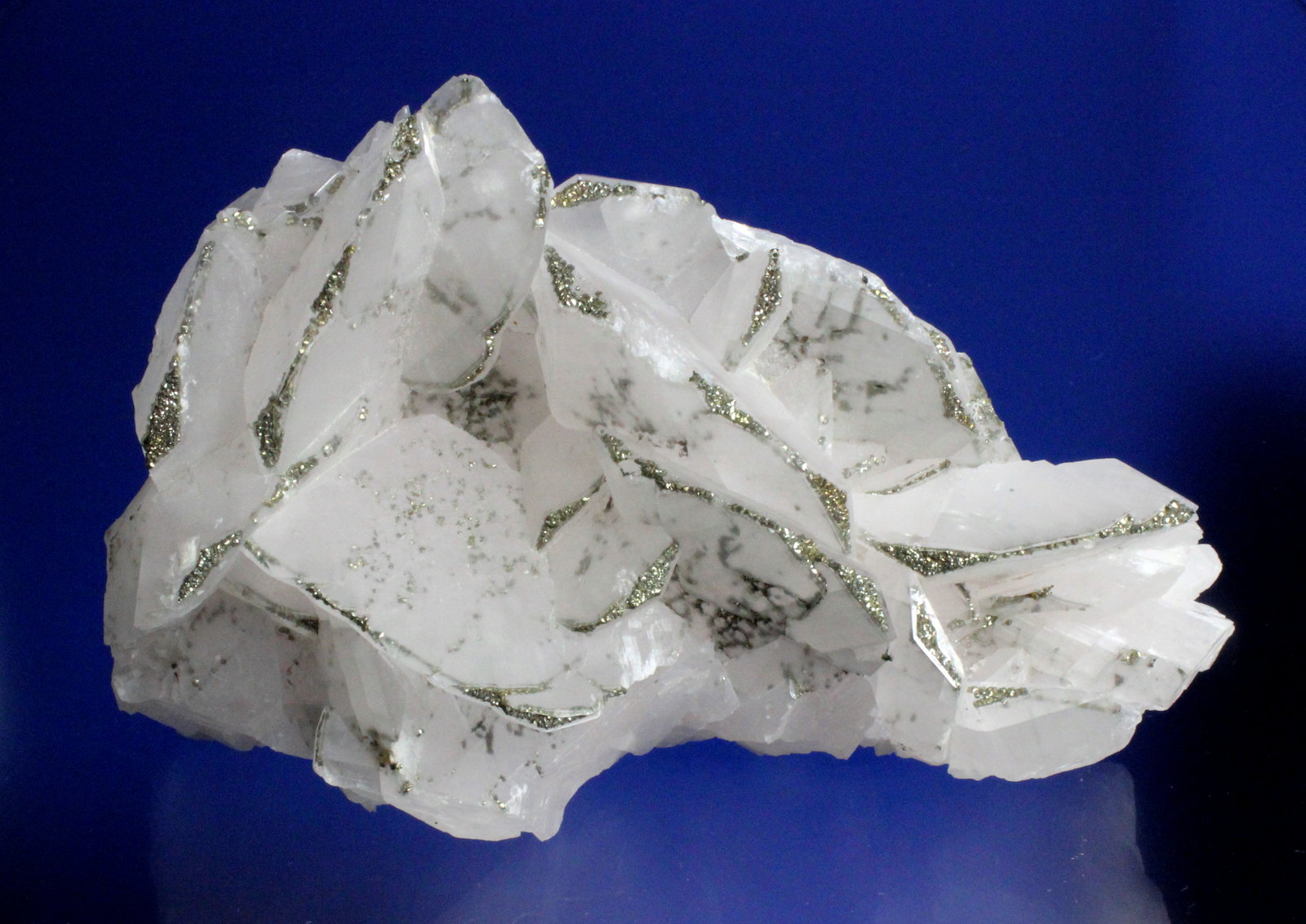 Calcite, Pyrite
11.7 x 8.3 x 4.2 cm
(Autor: Don Lum)