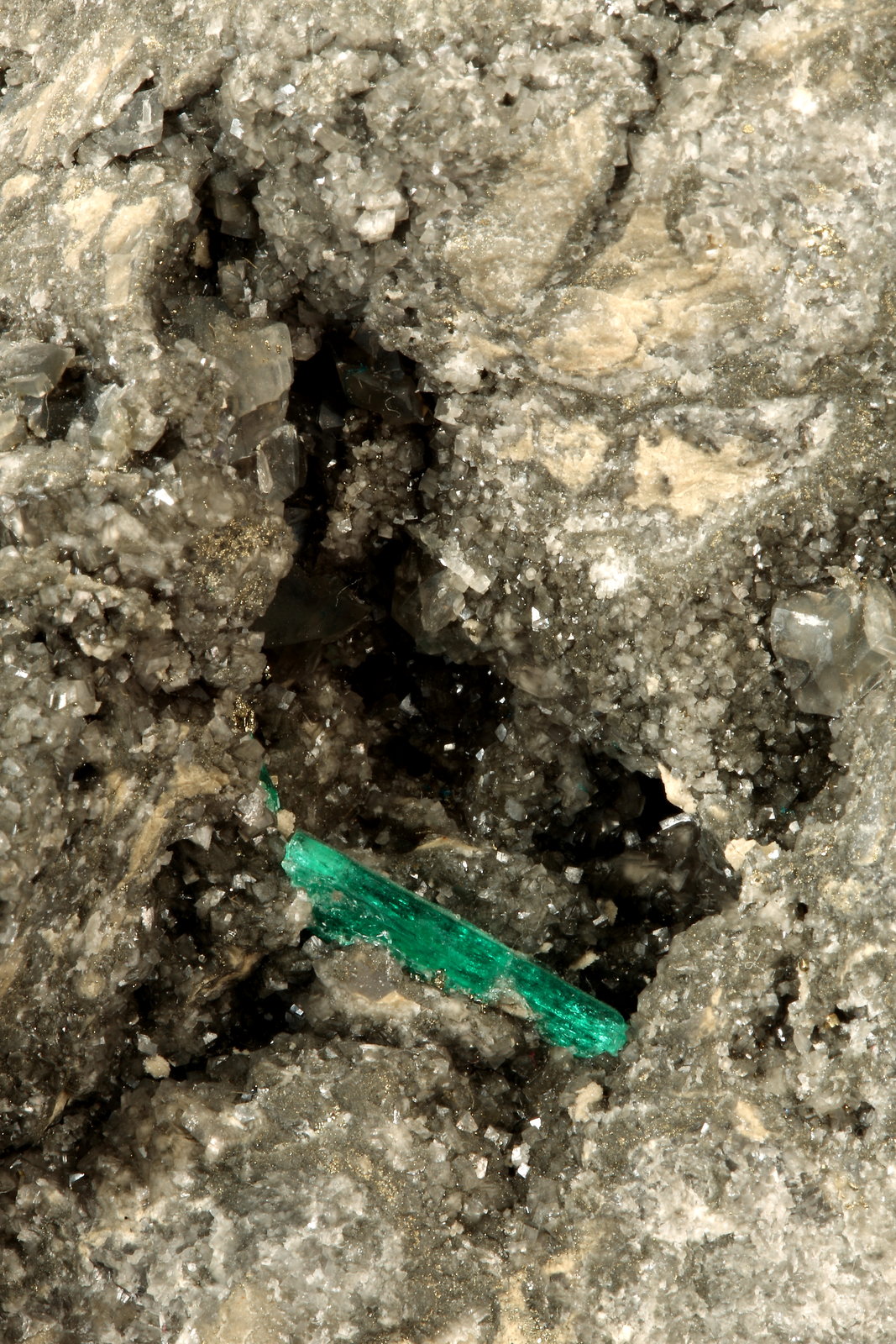 Beryl (variety emerald), Calcite, Pyrite
172x100x100mm, xl=18mm
(Autor: Fiebre Verde)