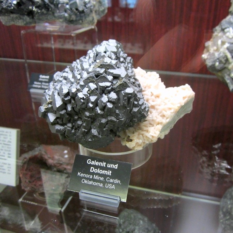 Galena on dolomite
~ 10 cm
(Autor: Tobi)
