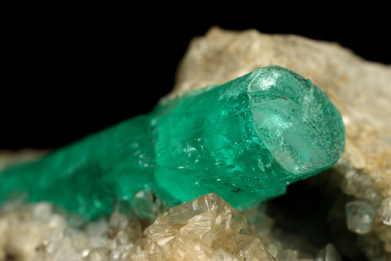 Beryl (variety emerald), Calcite, Pyrite
56x63x43mm, xl=30x7mm
(Autor: Fiebre Verde)