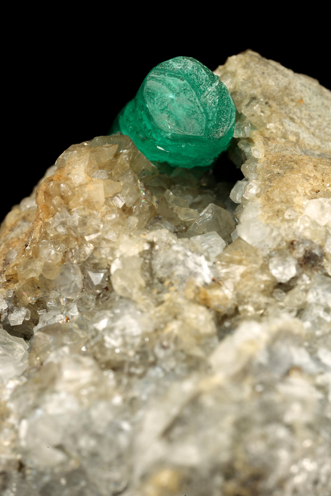 Beryl (variety emerald), Calcite, Pyrite
56x63x43mm, xl=30x7mm
(Autor: Fiebre Verde)