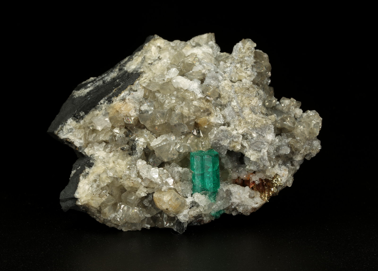 Beryl (variety emerald), Calcite, Dolomite, Pyrite
67x53x27mm, xl=11mm
(Autor: Fiebre Verde)