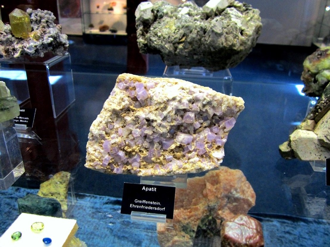 Fluorapatite
Specimen size 12-13 cm
(Autor: Tobi)