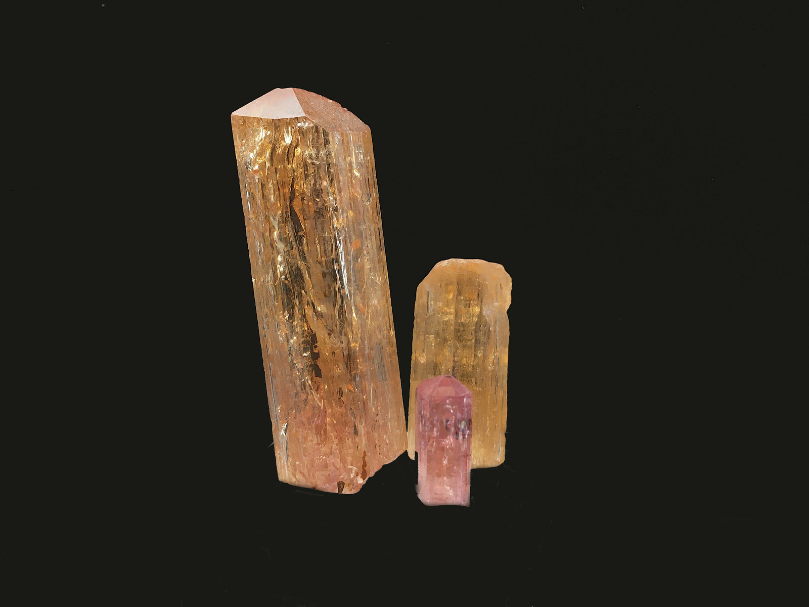 Topaz (variety imperial)
4.5 x 1.3 cm for the "big" one
(Autor: Jean Suffert)
