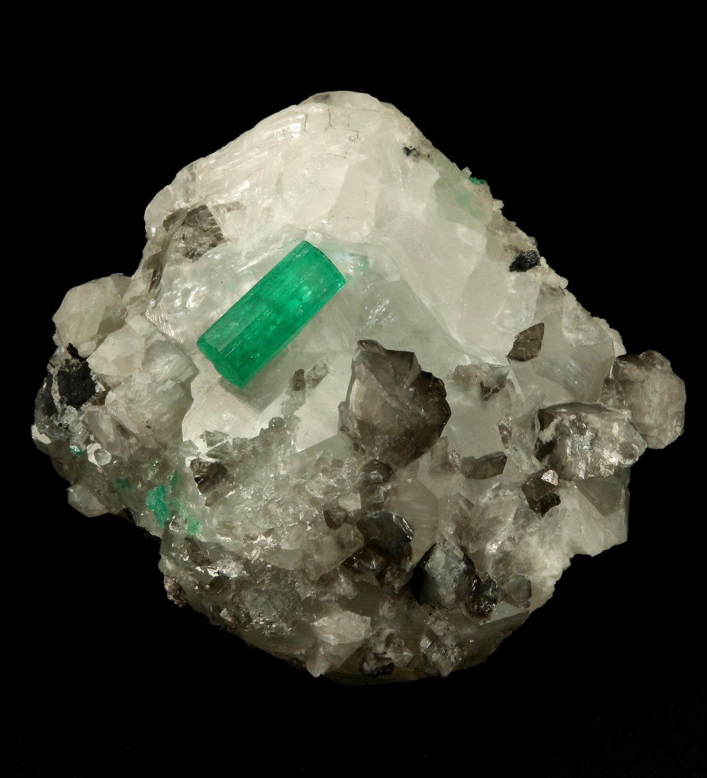 Beryl (variety emerald), Calcite
54x34x50mm, both xls=13mm
(Autor: Fiebre Verde)