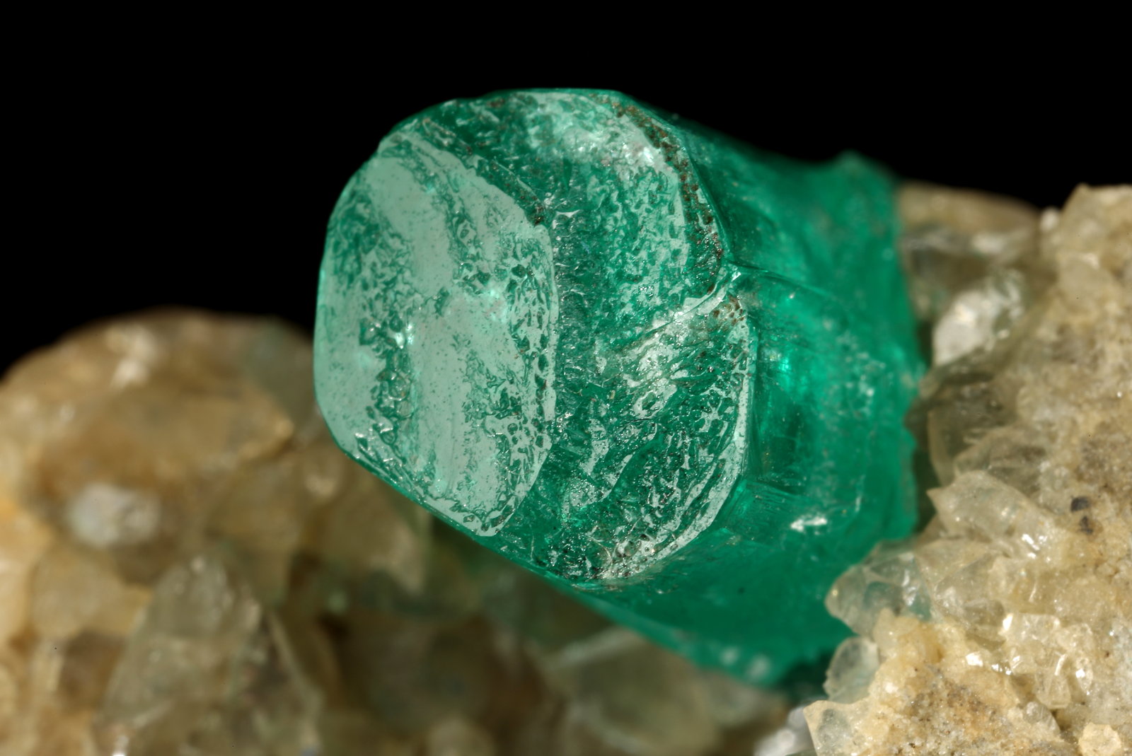Beryl (variety emerald), Calcite, Pyrite
56x63x43mm, xl=30x7mm
(Autor: Fiebre Verde)