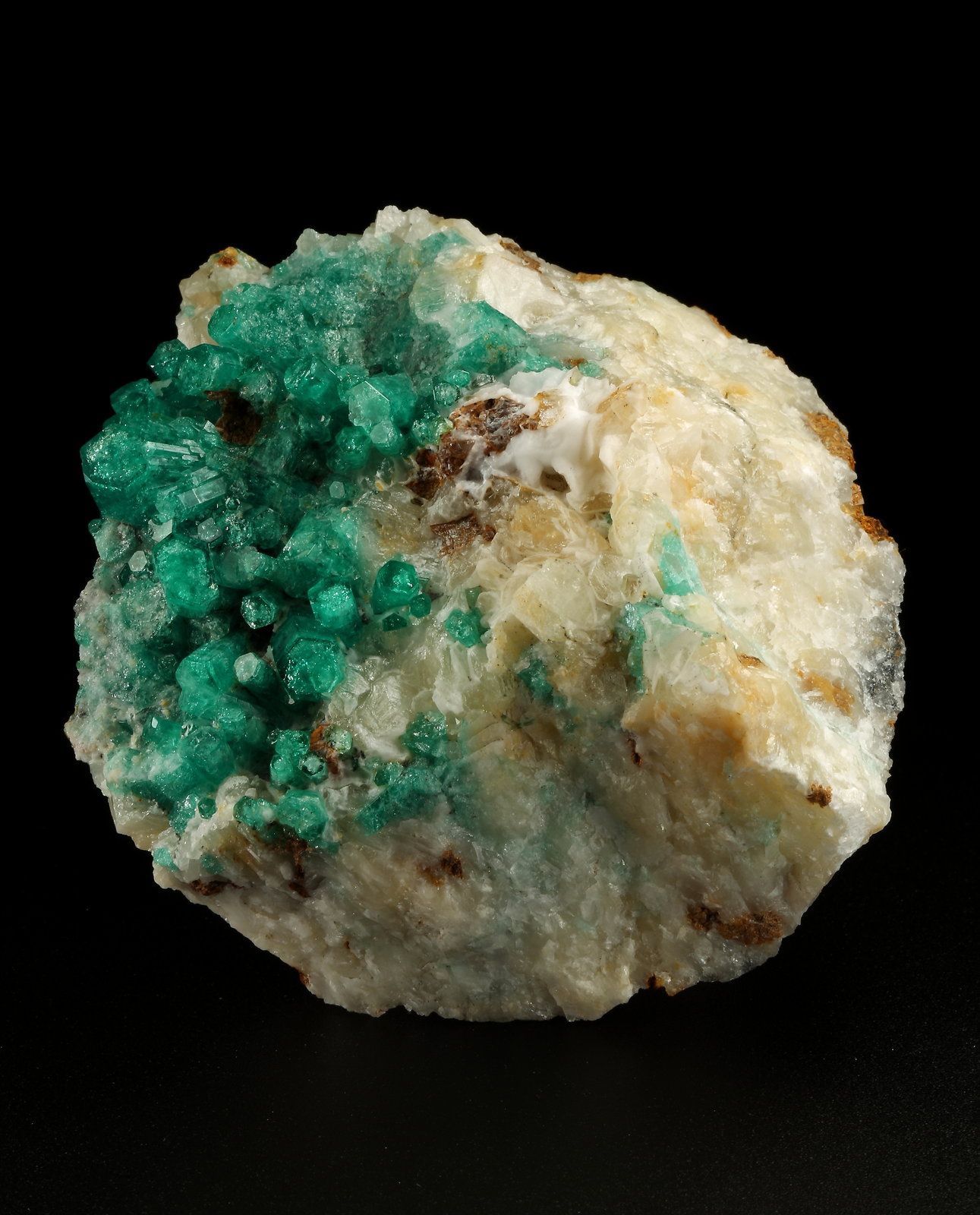 Beryl (variety emerald), Calcite
70x70x45mm
(Autor: Fiebre Verde)