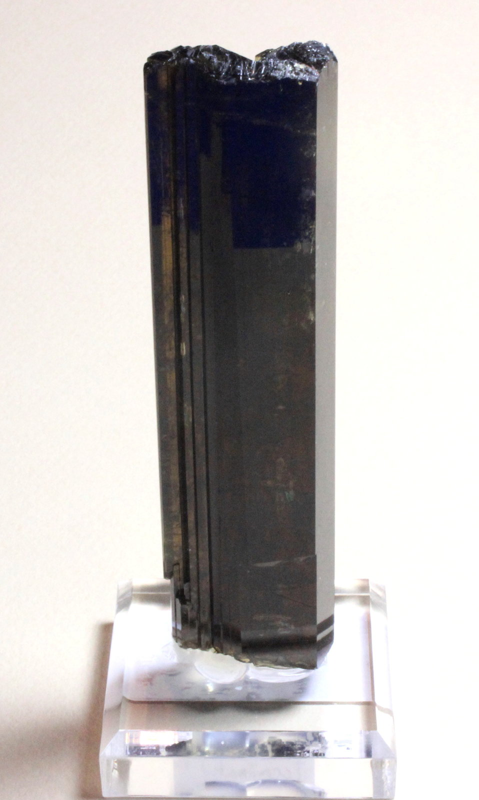 Clinozoisite
10.8 x 3.0 cm
(Autor: Don Lum)