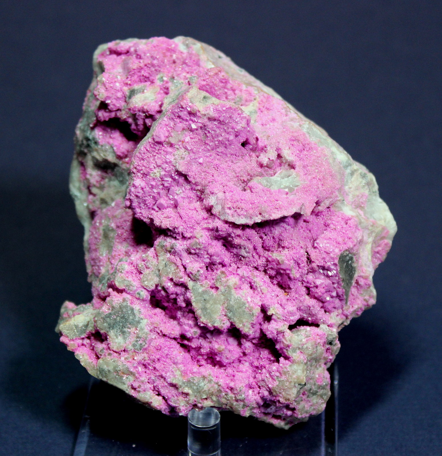 Spherocobaltite
10.1 x 8.0 x 4.2 cm
(Autor: Don Lum)