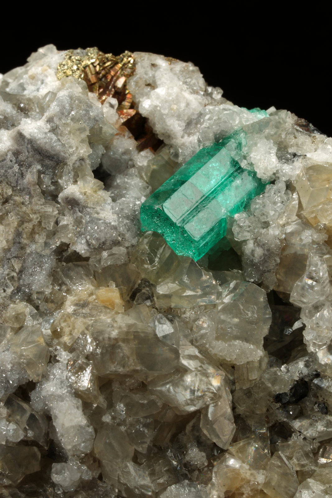 Beryl (variety emerald), Calcite, Dolomite, Pyrite
67x53x27mm, xl=11mm
(Autor: Fiebre Verde)